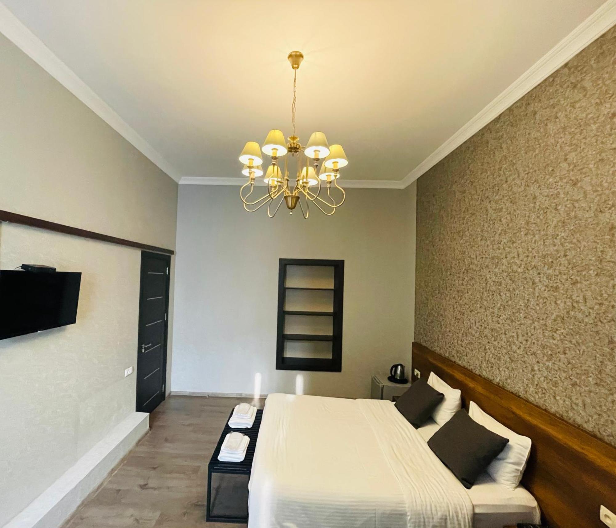 2Nd Floor Hotel Тбилиси Экстерьер фото